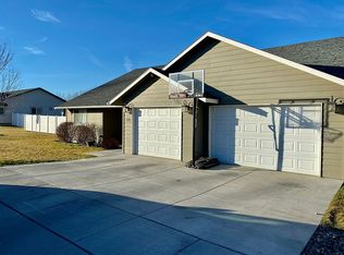 112 SW Cottonwood Dr, Hermiston, OR 97838