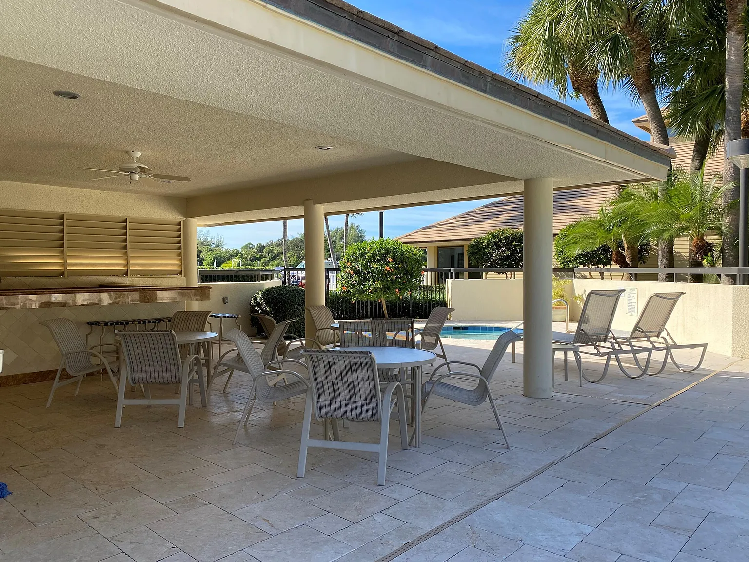 2 bed, 2.0 bath, 1301 sqft, $2,850 — Photo 2