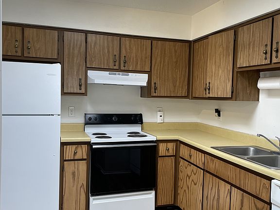 4th image of 2712 Chelwood Park Blvd NE #A