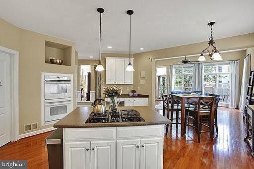 3rd image of 704 Banneker Ln