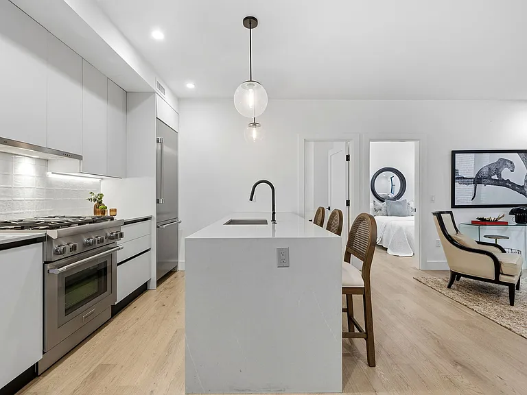 472 W Broadway #202 — Photo 9
