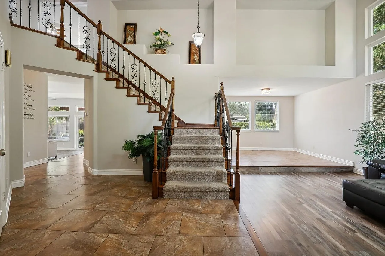 105 Dulverton Cir — Photo 3