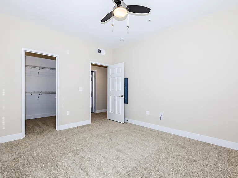 Sendero Gateway Apartment Homes — Photo 64