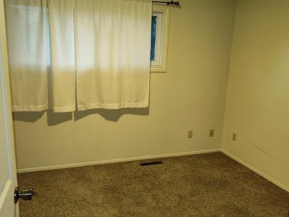 4th image of 413 W Holland Ave