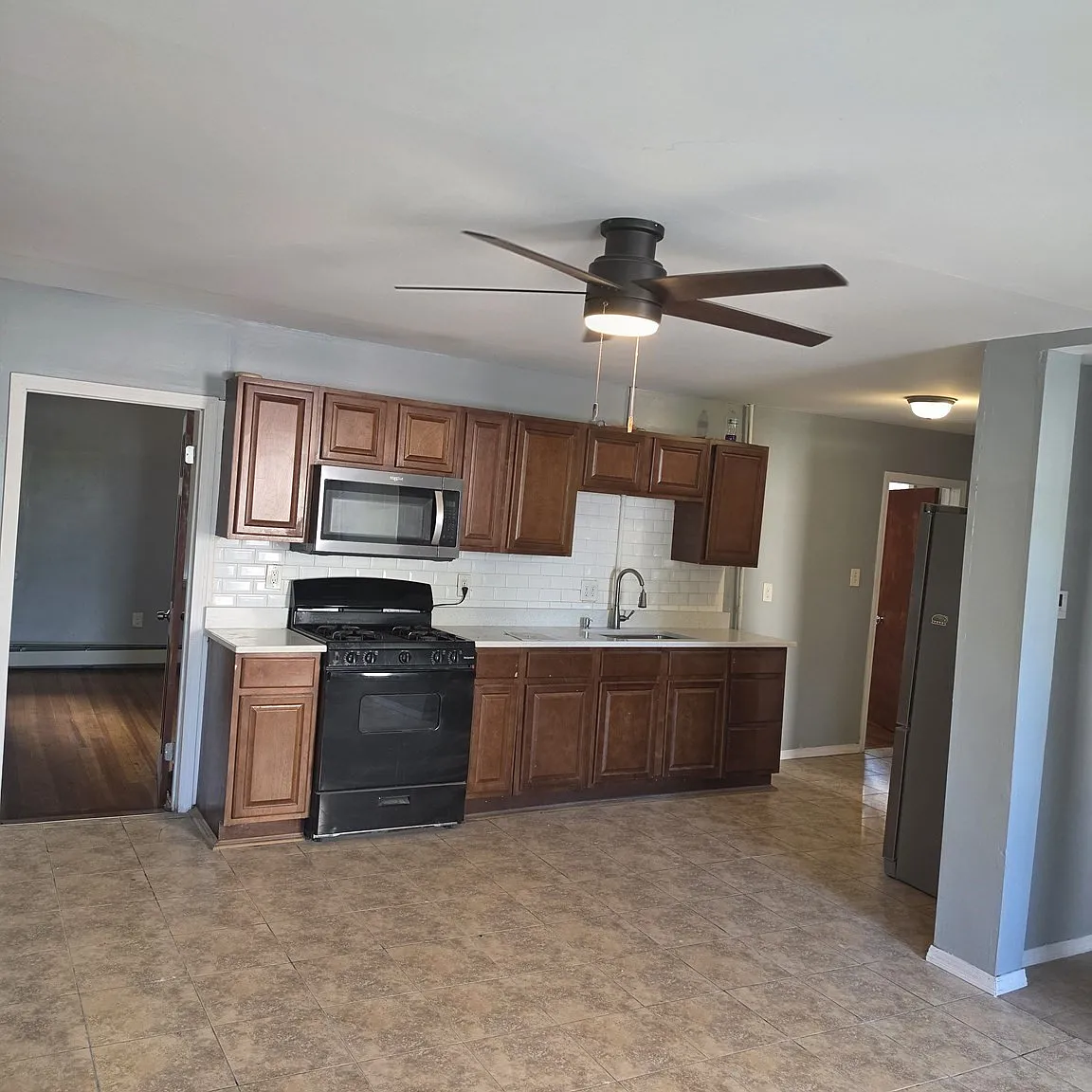 4 bed, 1.5 bath, 1200 sqft, $3,000 — Photo 1
