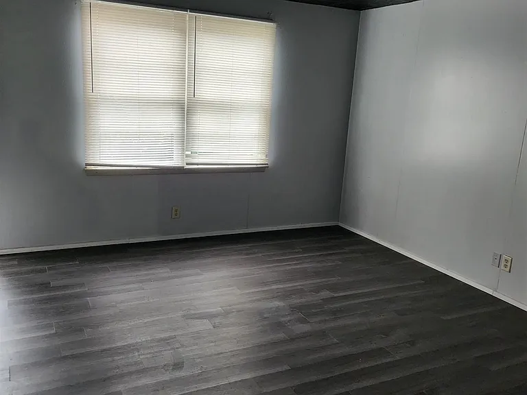 300 Carolina B11 Ave — Photo 8