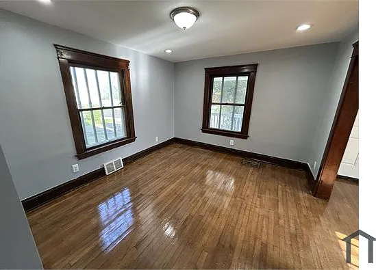 5 bed, 1440 sqft, $2,079 — Photo 2