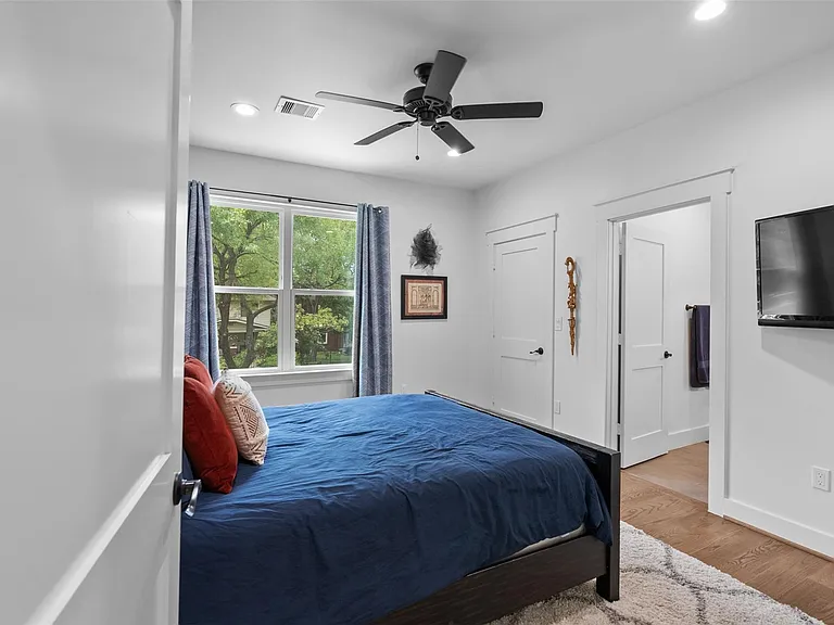 4503 McKinney St — Photo 30