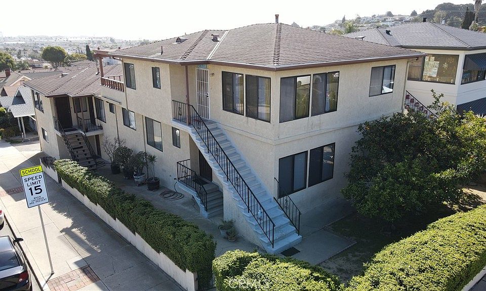 1st image of 975 W 17th St