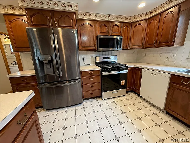 437 Springville Ave — Photo 11