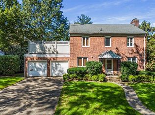 18915 Radnor Rd, Hollis, NY 11423