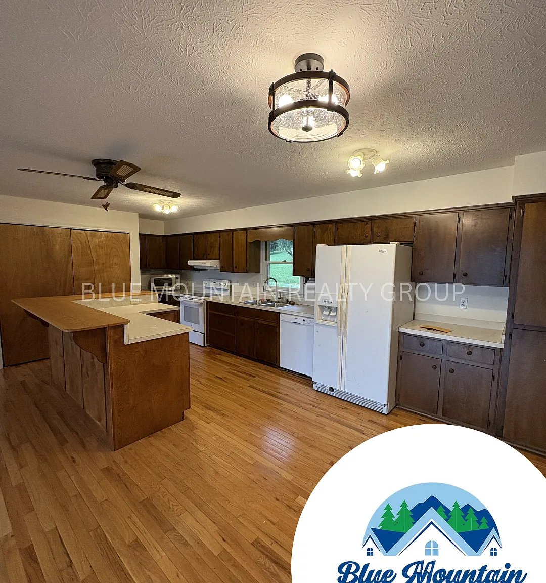 3 bed, 3.0 bath, $2,100 — Photo 2