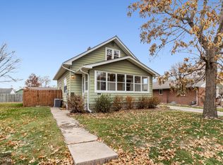 513 W 2nd St, Pella, IA 50219