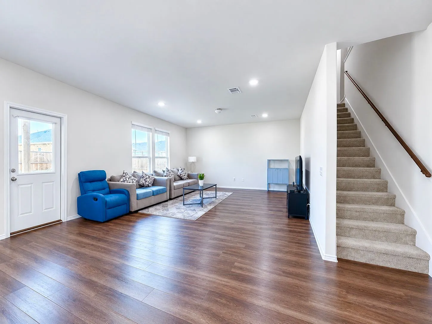 4 bed, 2358 sqft, $2,395 — Photo 4