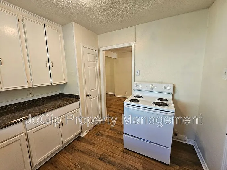 6540 Hollis Ave — Photo 11