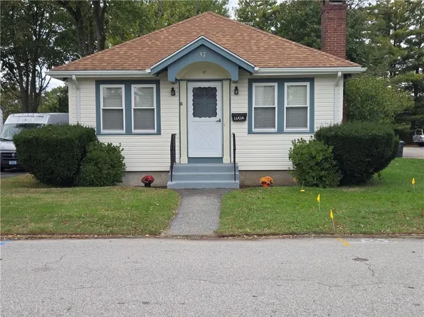 37 George Arden Ave, Warwick, RI 02886