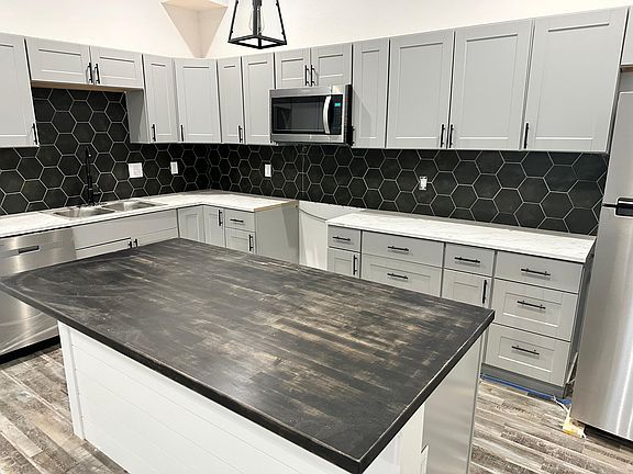 3rd image of 1600 Curtis Ave APT 3