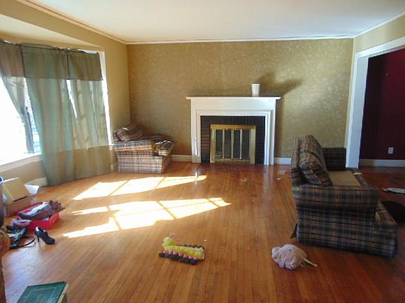 4th image of 214 Woods Ave