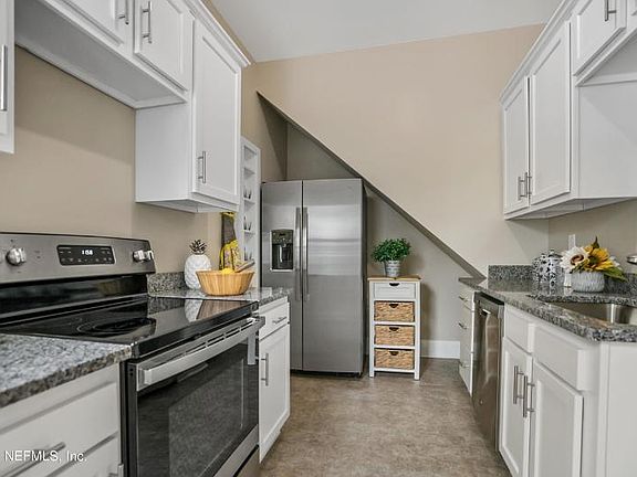 5th image of 4404 Beverly Ave