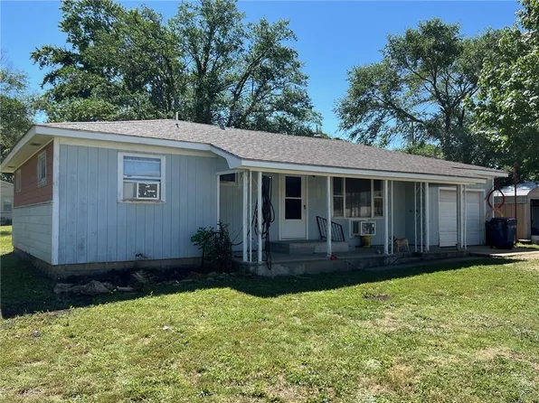 110 N Lincoln St, Yates Center, KS 66783