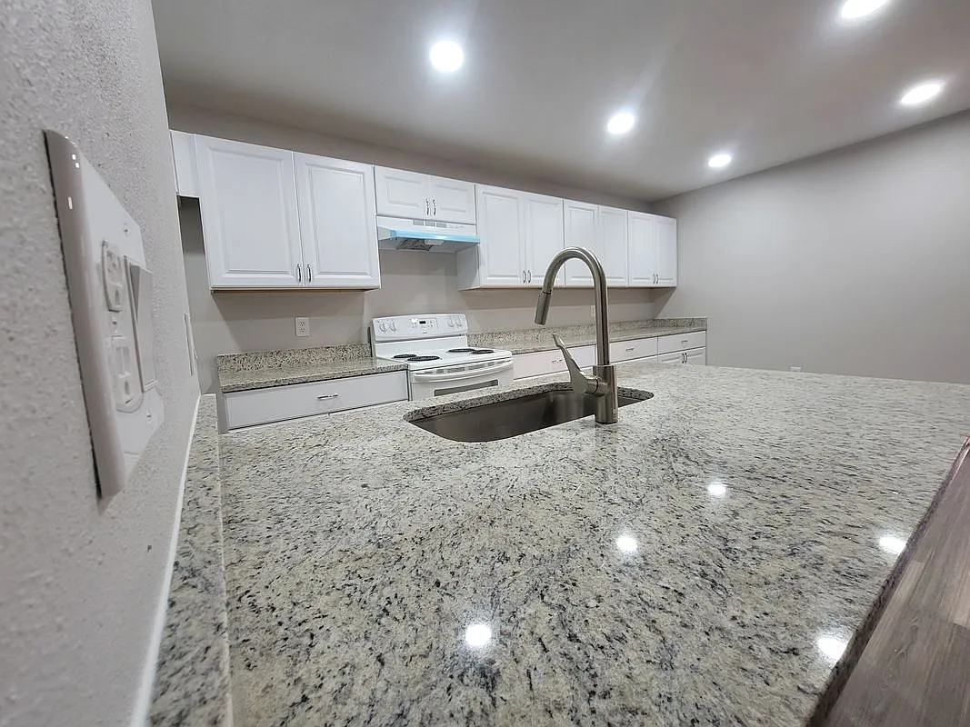 1160 Calle Del Norte — Photo 2