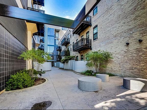 3rd image of 1800 W Grace St APT 107