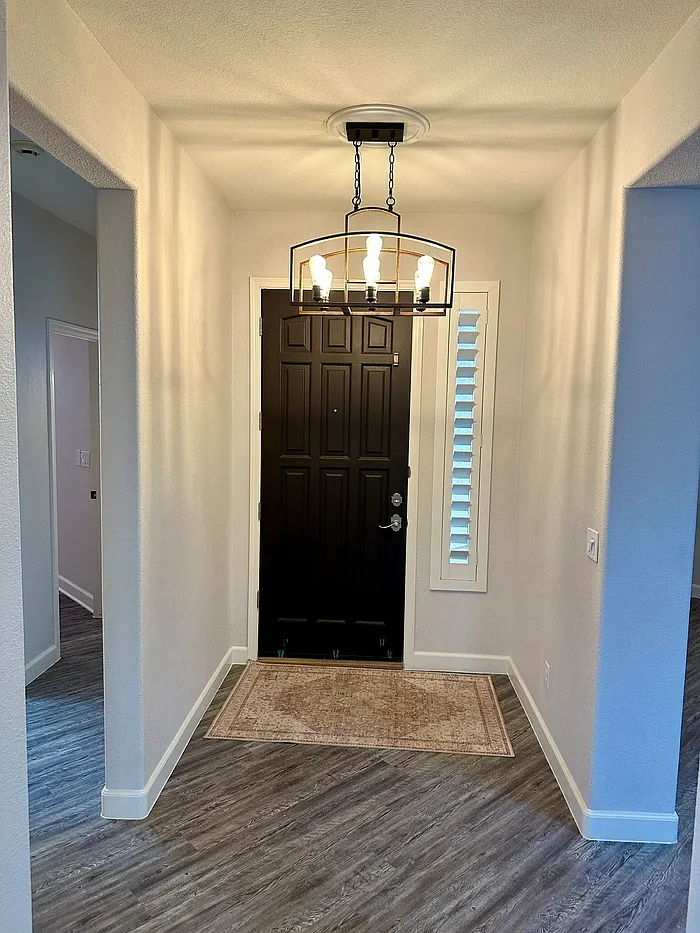 3 bed, 2.0 bath, 1907 sqft, $2,695 — Photo 2