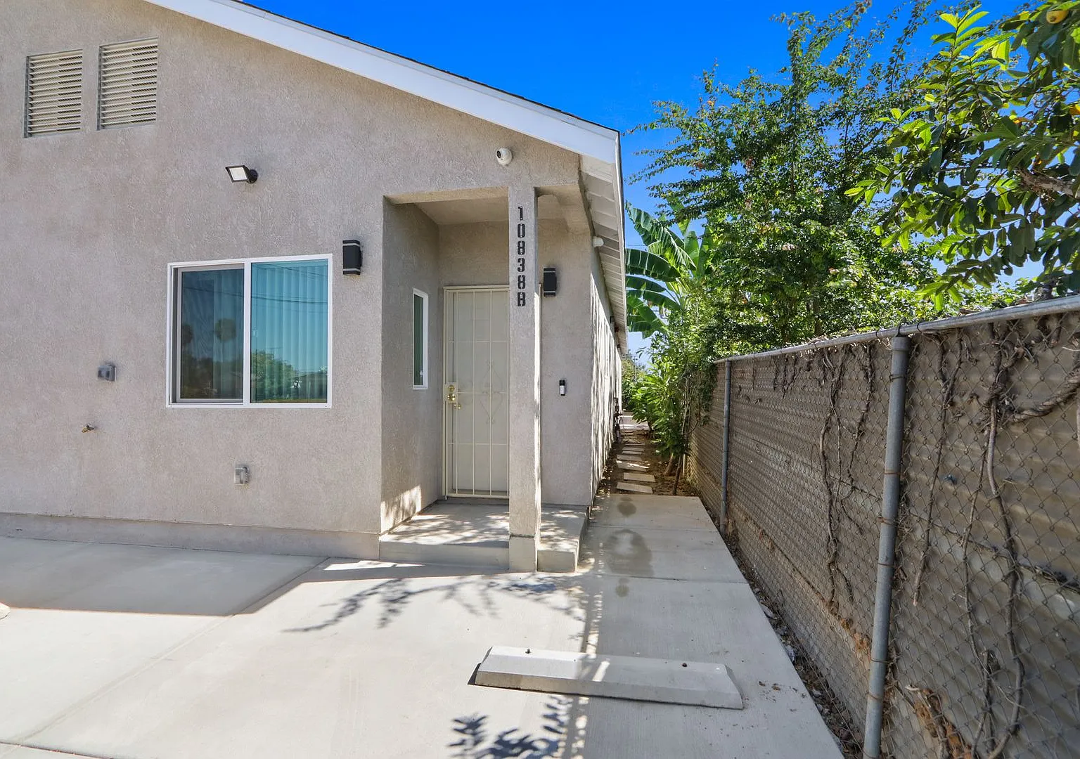 Carmenita Rd 10838 — Photo 3