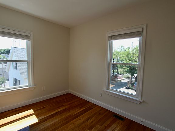 4th image of 12 Greenwood Pl APT 2