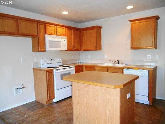 5th image of 6112 NE 33rd Cir