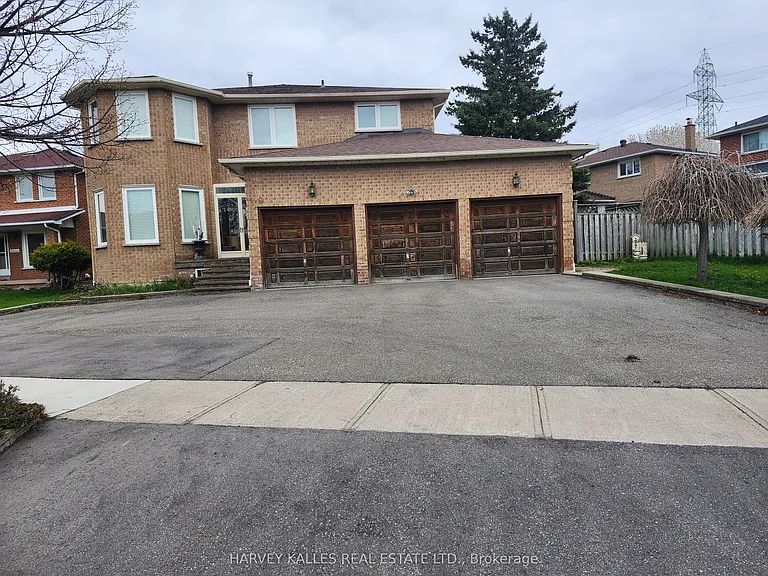 9 Scarlett Dr #LOWER — Photo 1