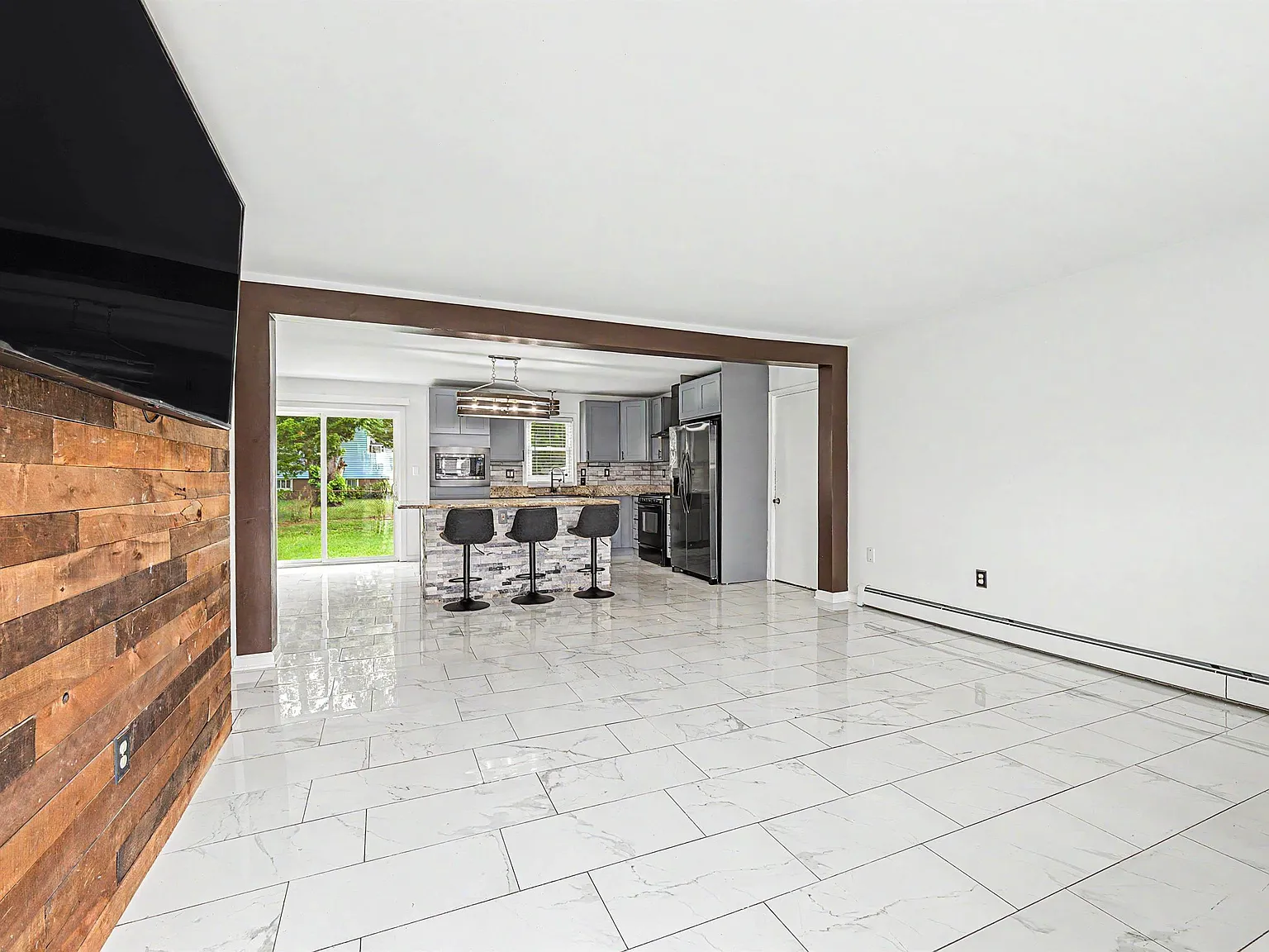 3 bed, 2.0 bath, $3,500 — Photo 3