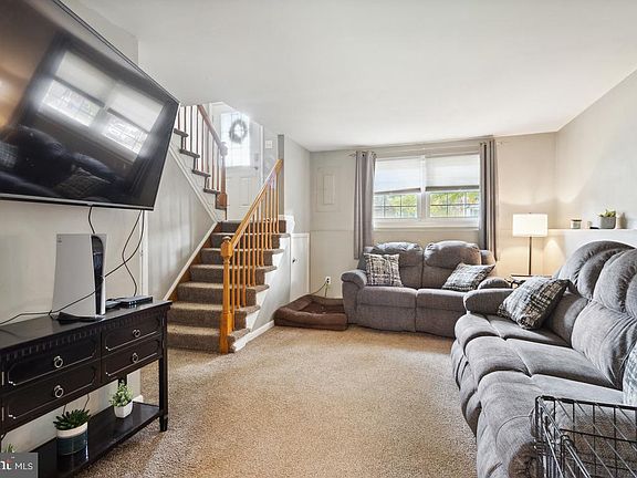 3rd image of 114 Carnival Dr