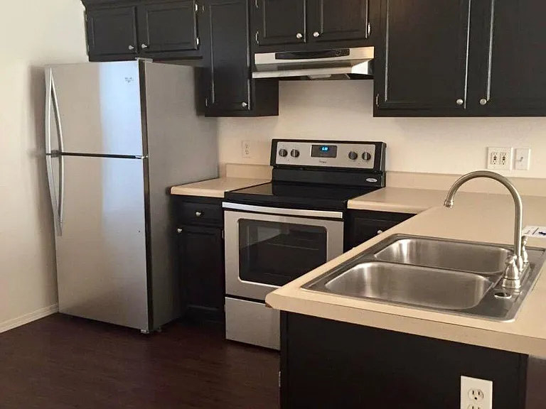 280 S Lewis Ave #1 — Photo 4