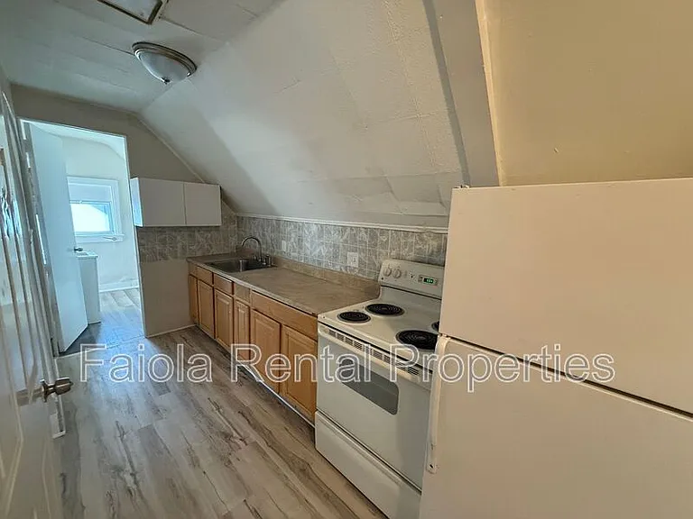 228 3rd St #3 — Photo 2