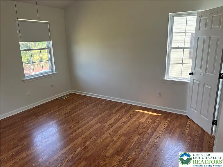 2593 Halleck Dr — Photo 28