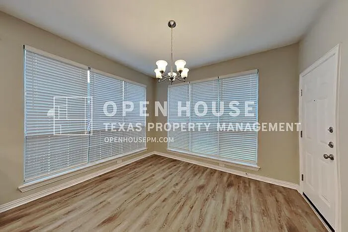 8205 Hartford Dr — Photo 8