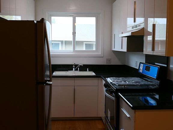 4th image of 14041 Moorpark St #8