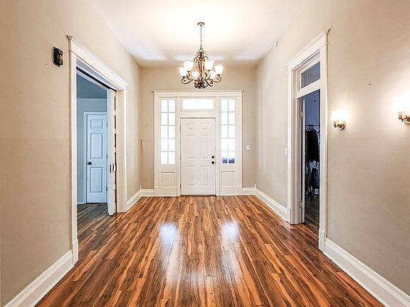 3rd image of 107 W Noel Ave