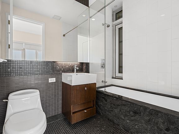 5th image of 10-17 Jackson Ave #5E