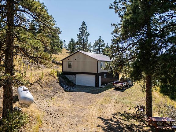 3rd image of 16 Loggers Ln