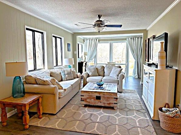 1041 Huran Ln, Santee, SC 29142