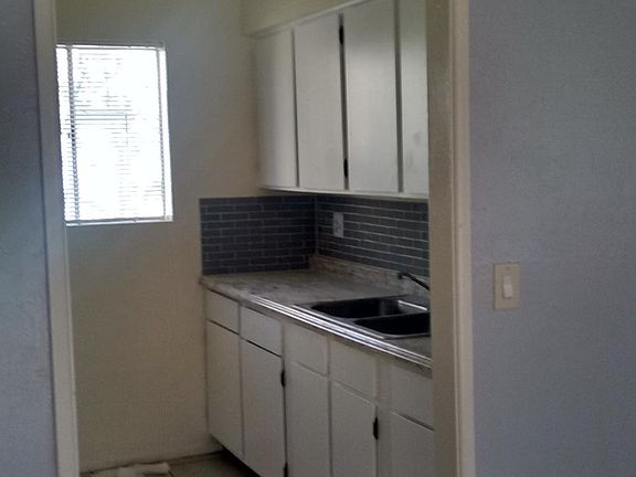 5th image of 2333 N Dodge Blvd