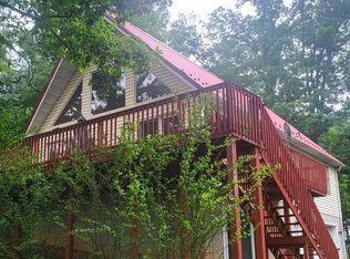 19 Regal Dr, Falling Waters, WV 25419