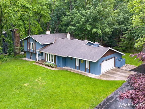 4th image of 2700 Shadowbrook Dr SE