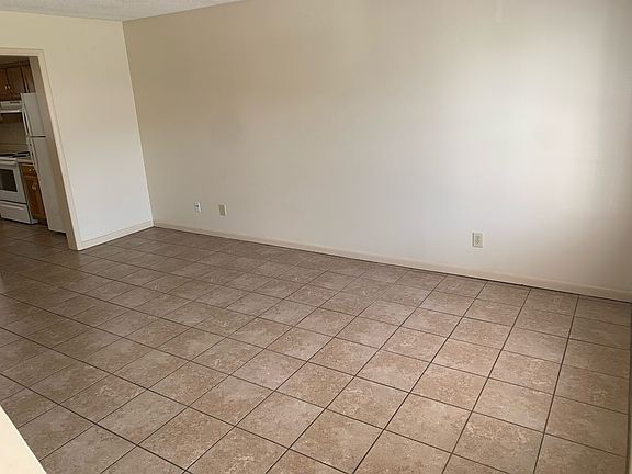 3rd image of 31 Carriage Ln APT 6