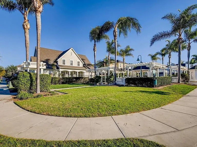 650 Sandside Ct — Photo 48