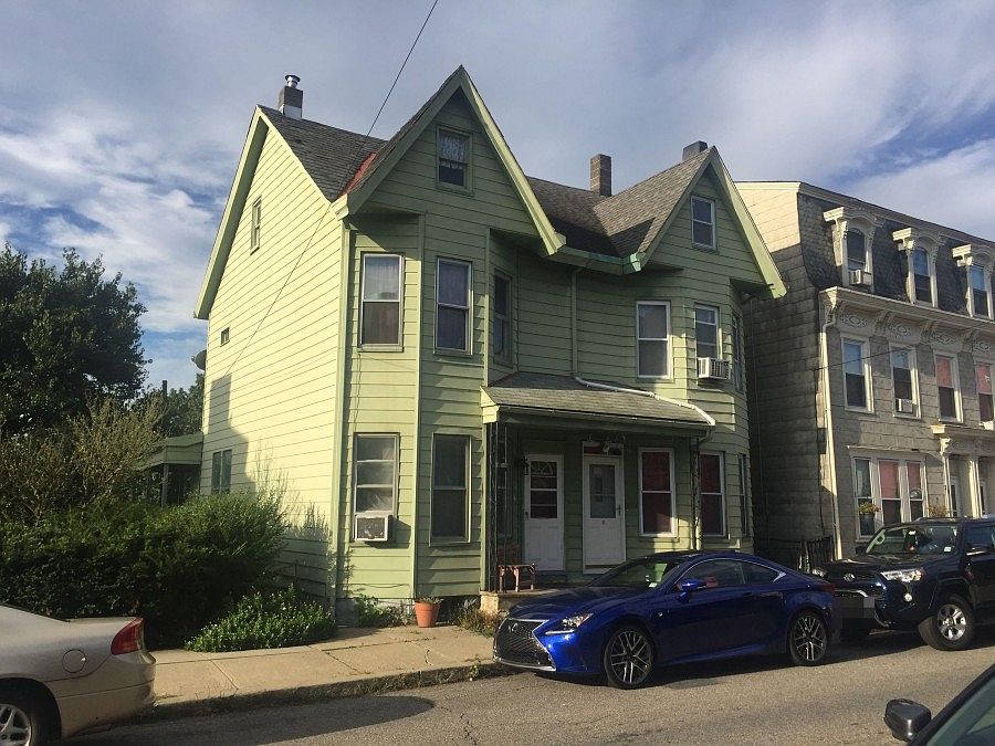 2nd image of 212 Chambers St