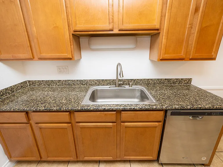 455 Ballantyne St #8 — Photo 71
