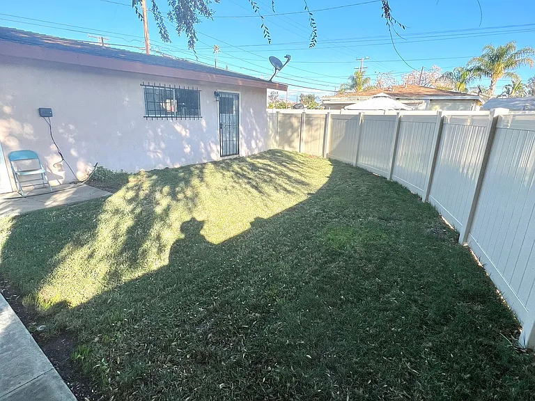 21849 Cottonwood Ave — Photo 34